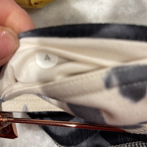 Lululemon 3/4 leggings Size 4 - Picture 12 of 14